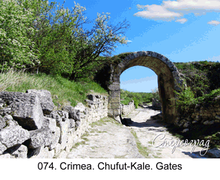 <b>074.</b> Crimea. Chufut-Kale. Gates.  (3D shooting : with step to step moving). 2018. 70x50 cm.<br>
 Price - <b>17500</b> roubles unframed 